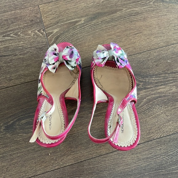 Geordina di Maggio designer flower heals for sale. Shipping price varies. - Picture 3 of 4